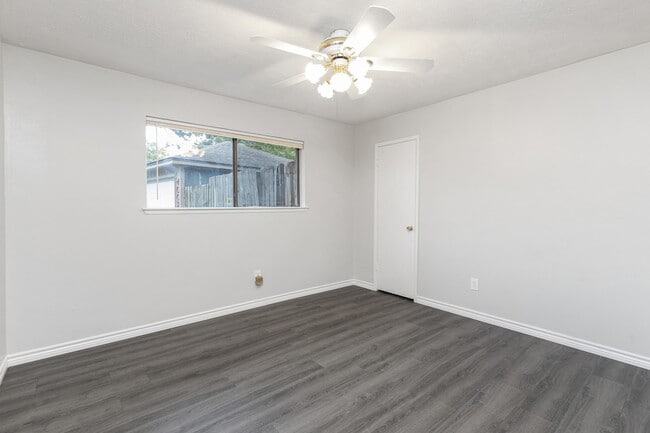 Photo - 4011 Flint Creek Dr