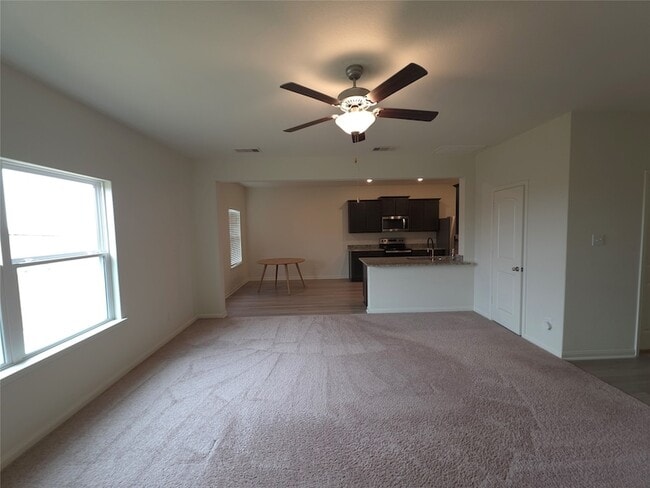 Photo - 305 Lone Mountain Dr