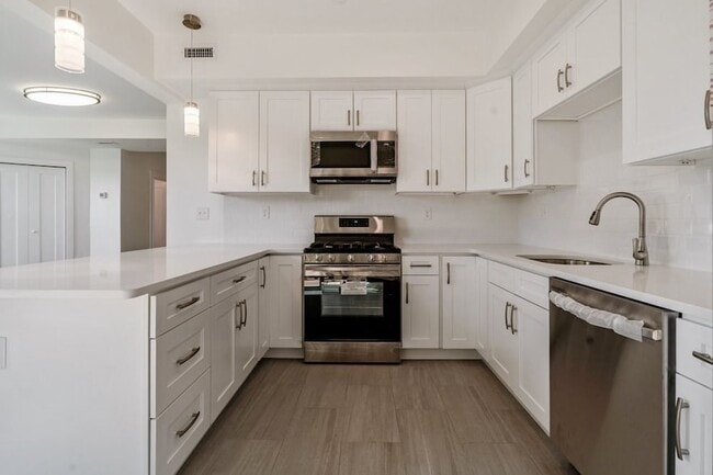 Building Photo - 82 Ballou Ave Unit 3