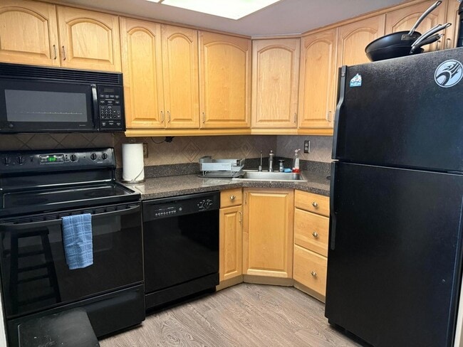 Photo - 1110 N Riverside Dr Unit 9