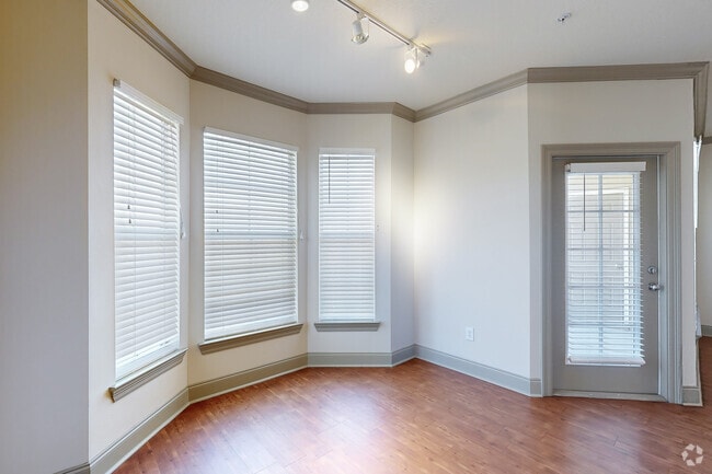 2BR, 2BA - 1,194SF - Dinning Area - The Lakes At Turtle Creek Apartment Homes