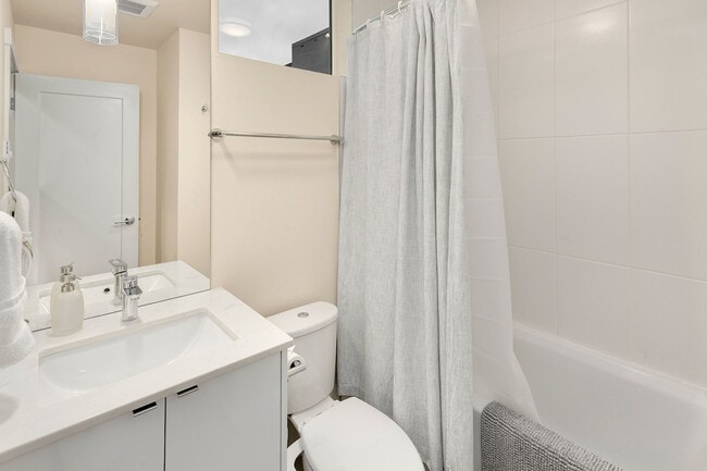 Photo - 319 Malden Ave E Unit SI FL4-ID1036007P