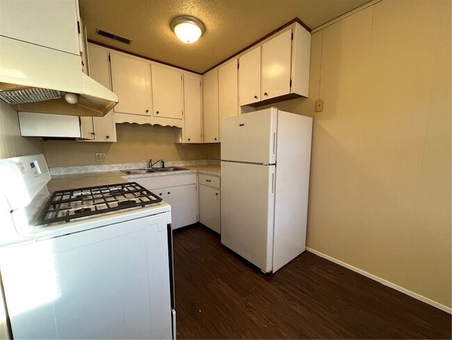 Photo - 2004 Theodore Dr Unit A