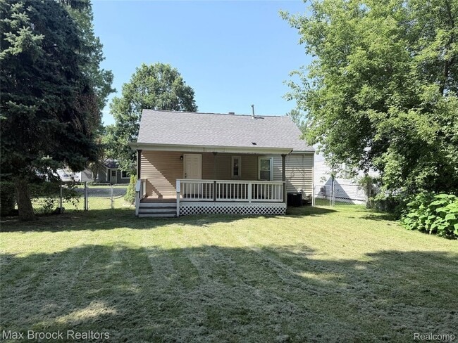 Photo - 1130 Birchwood Ave