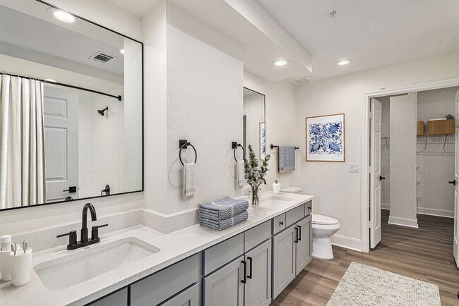 Photo - Promenade Place