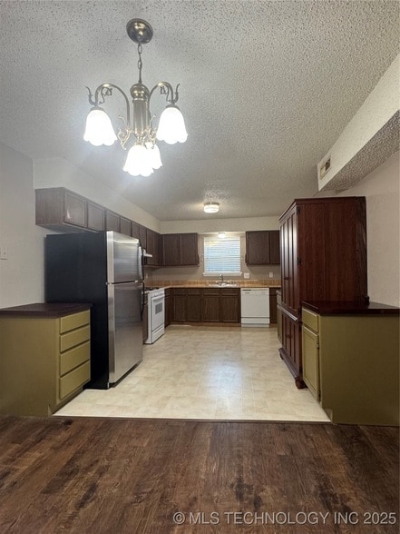 Photo - 268 E 137th St