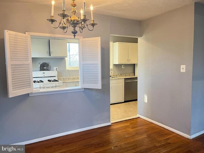 Photo - 6323 Fenton Ct