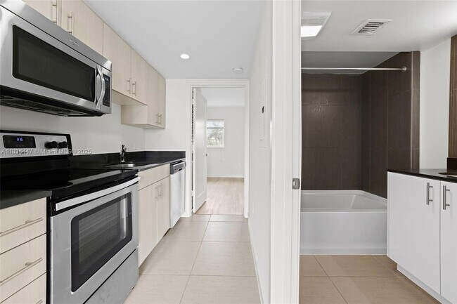 910 West Ave Unit 0331 Condo - Image 