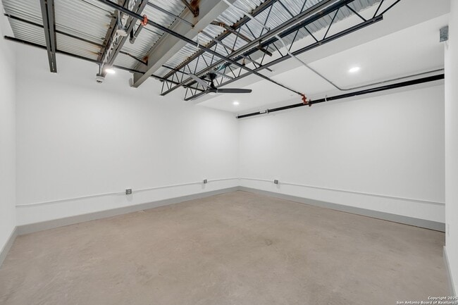 Photo - 215 Coca-Cola Pl