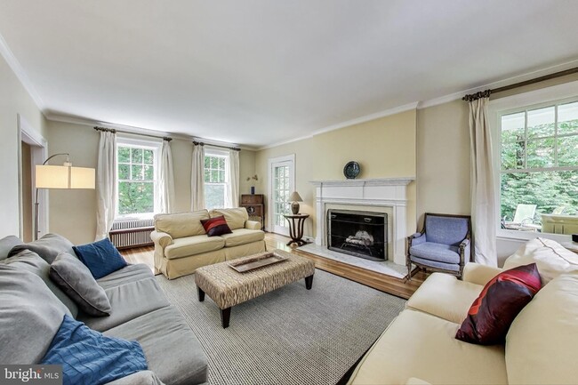 Photo - 5809 Grosvenor Ln