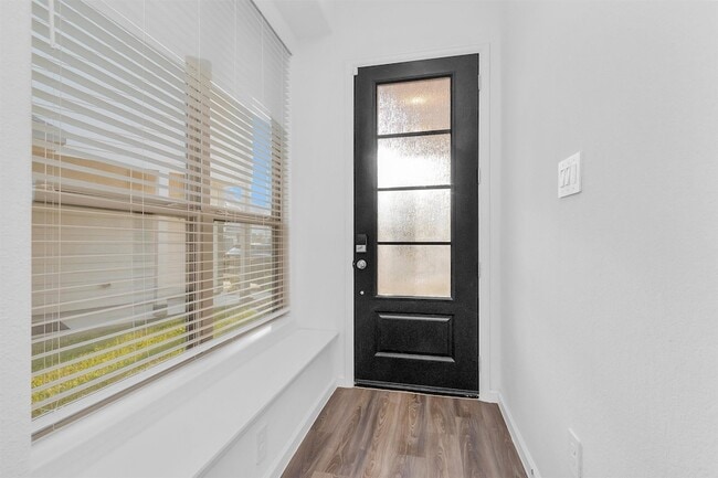 Photo - 677 Royal Arch Dr