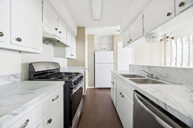 Photo - 908 Kirschner Pl Unit B