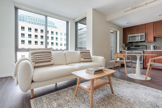 Building Photo - 3444 Fairfax Dr Unit FL8-ID1215