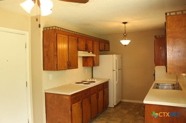 Photo - 211 E Hogan Dr