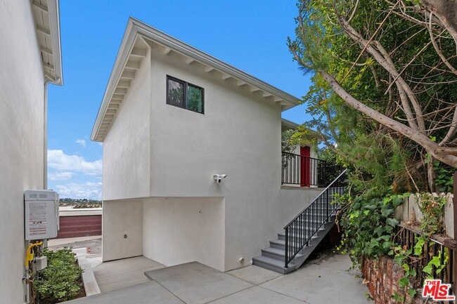 Photo - 2043-2047 Paramount Dr