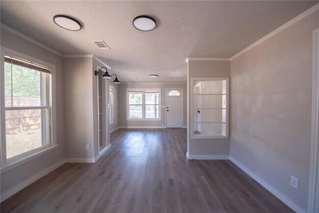 Photo - 107 N Banks St