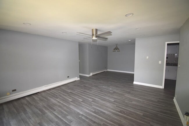 Photo - 9S070 Lake Dr Unit 201