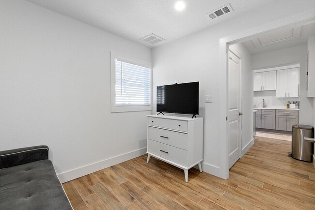 Photo - 106 11th St Unit ID1281974P