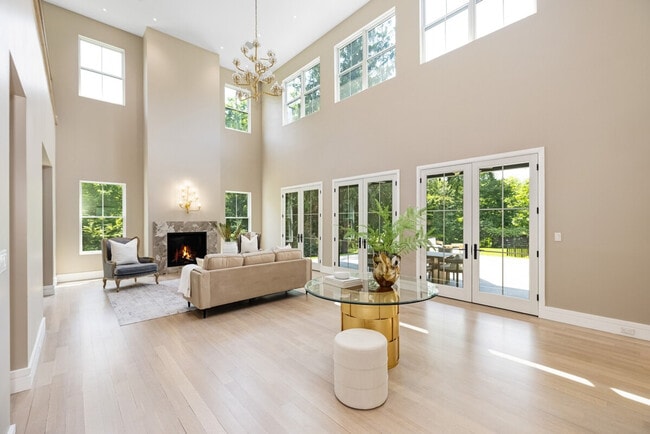 Photo - 241 E Saddle River Rd Unit SI ID1495030P