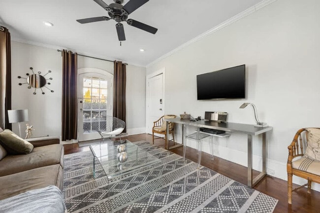 Photo - 536 Hawthorne Ln Unit ID1331058P