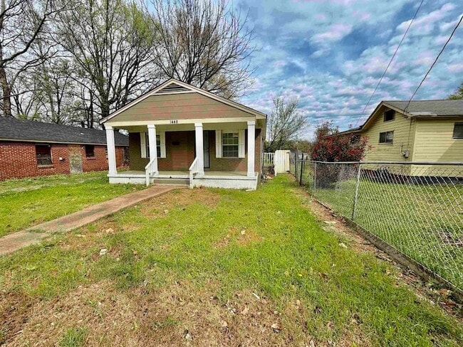 Photo - 1448 Menager Rd
