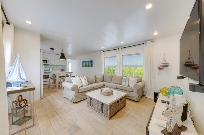 Building Photo - 398 Burton Dr Unit SI ID1307081P