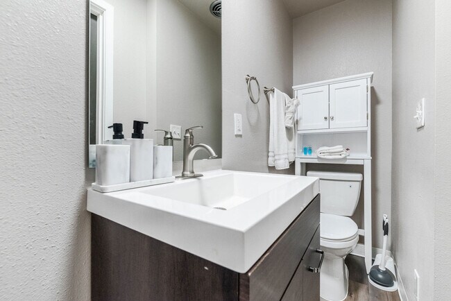 Photo - 612 S 18th St Unit ID1045867P