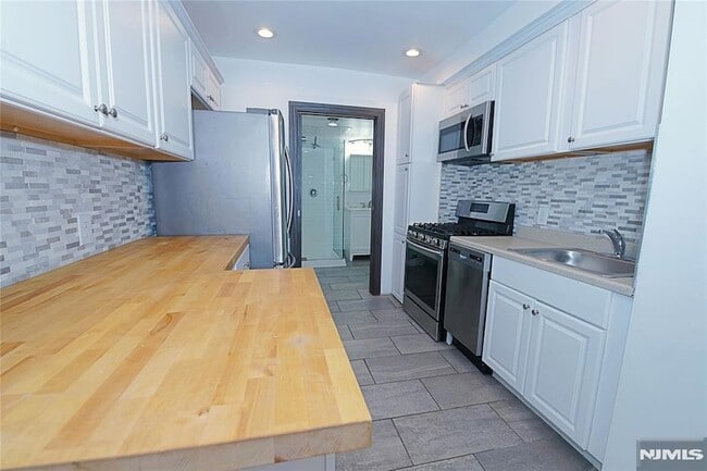 Photo - 454 Undercliff Ave Unit 456