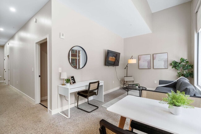 Photo - 205 W 4th St Unit SI ID1465696P