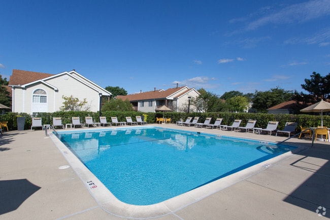 Building Photo - The Winds at Poplar Creek