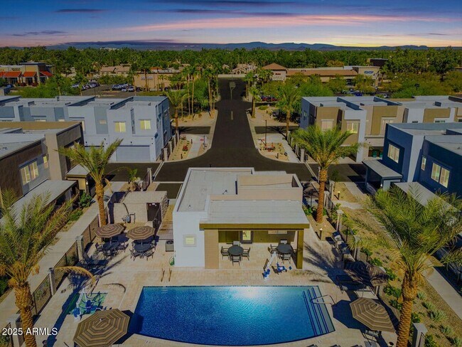 Building Photo - 16830 N 141st Ave