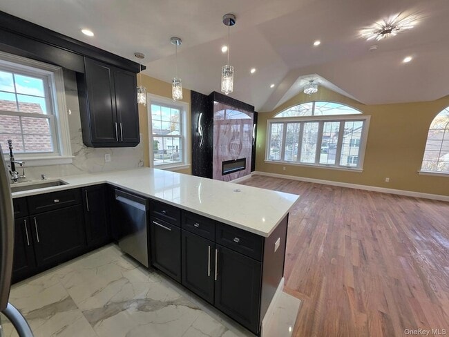 Photo - 240-02 147th Rd