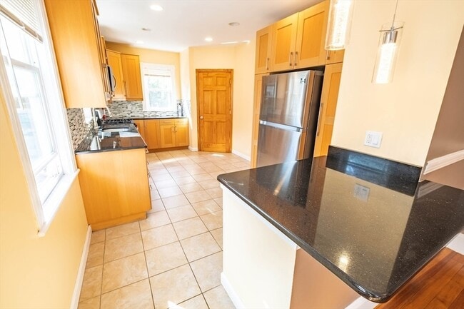 Building Photo - 25 Cutter St Unit 2