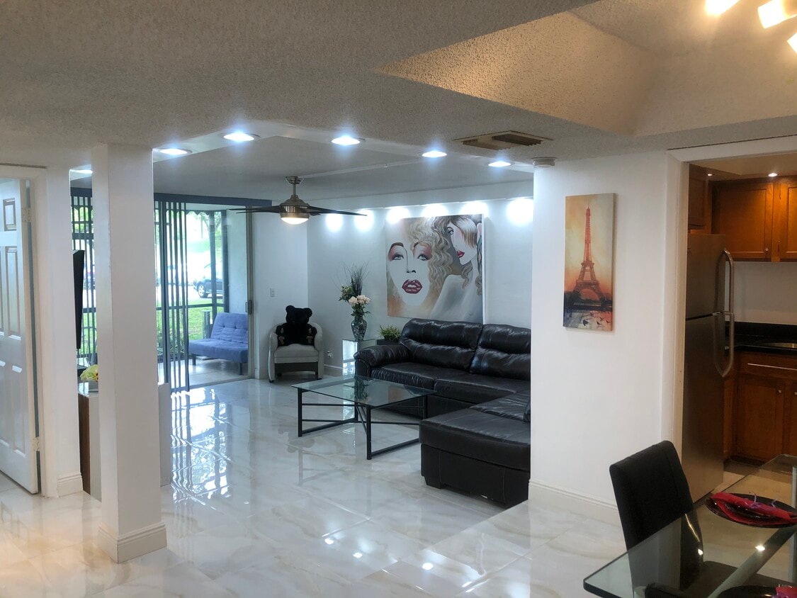 Floor Plan - Furnished Jumbo Studio