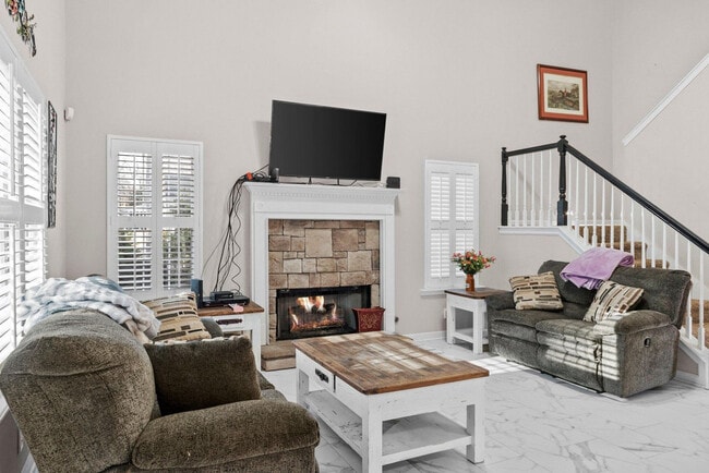 Building Photo - 66 Woodmont Ln Unit ID1302817P