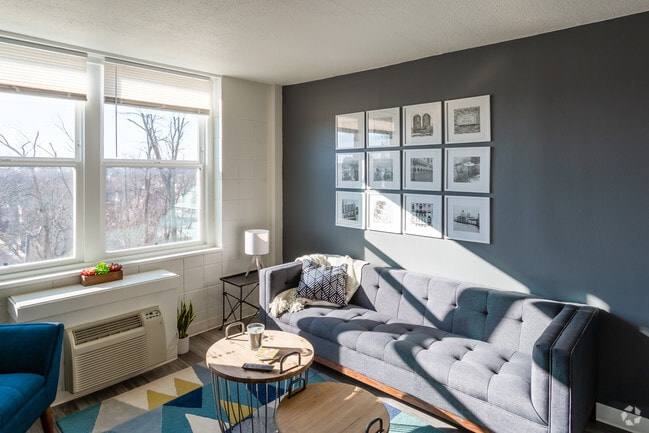 Interior Photo - Tower One