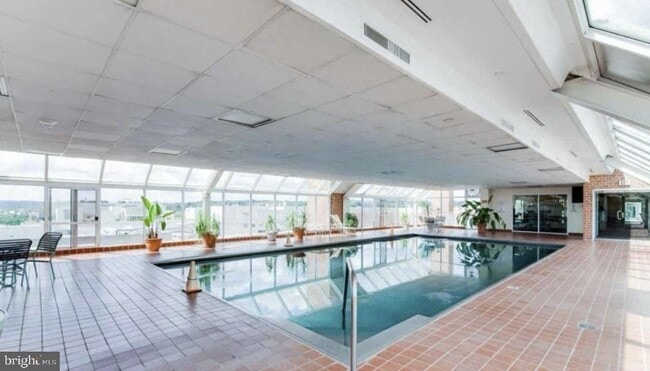 Building Photo - 1230 23rd St NW Unit 818