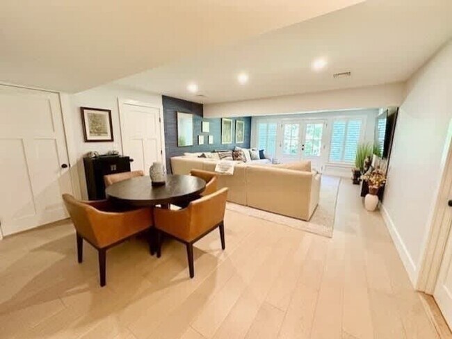 Building Photo - 38 Old Stone Church Rd Unit ID1251991P