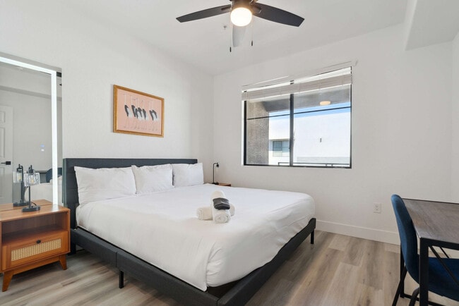 Building Photo - 6610 N 93rd Ave Unit ID1055571P