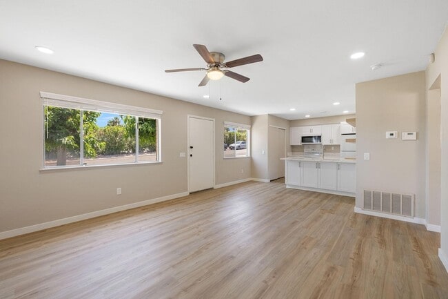 Building Photo - 46869 CA-74 Unit 1
