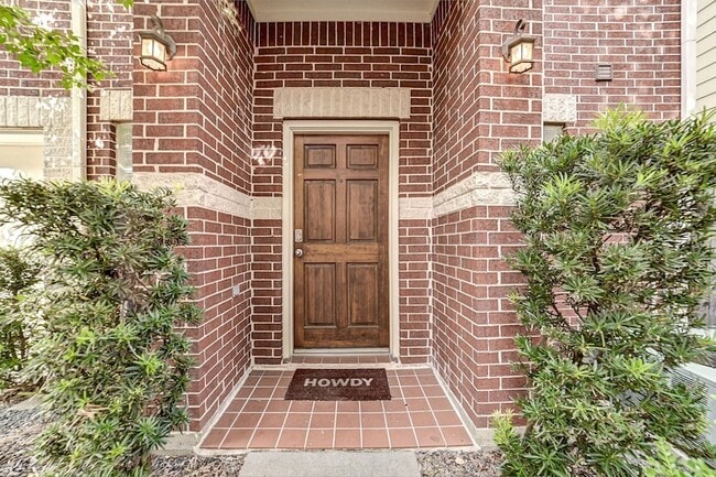 Photo - 5838 Larkin St