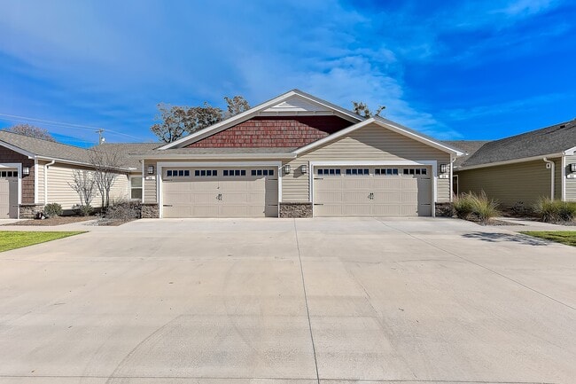Building Photo - Redwood Greer Ashburton Drive