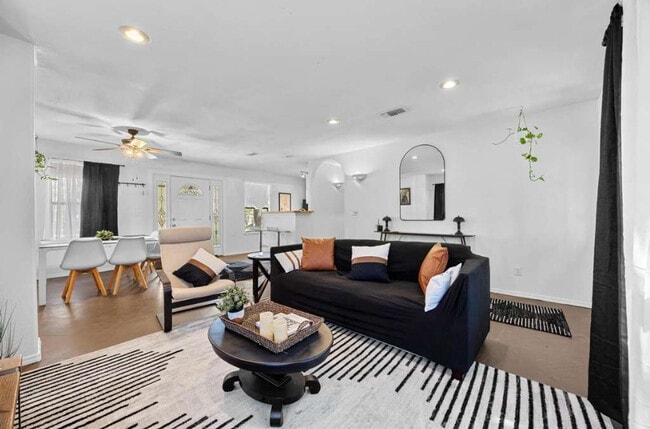 Building Photo - 14811 Foy Dr Unit ID1357993P