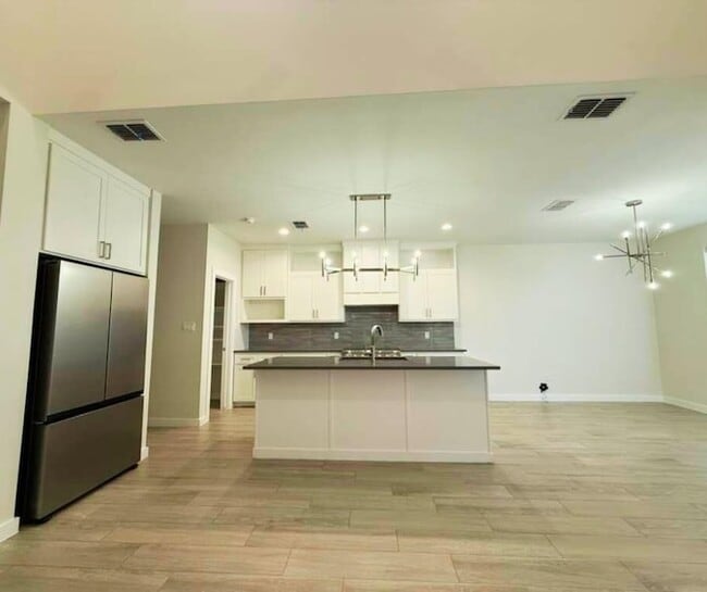 Photo - 7506 Cresta Bella St