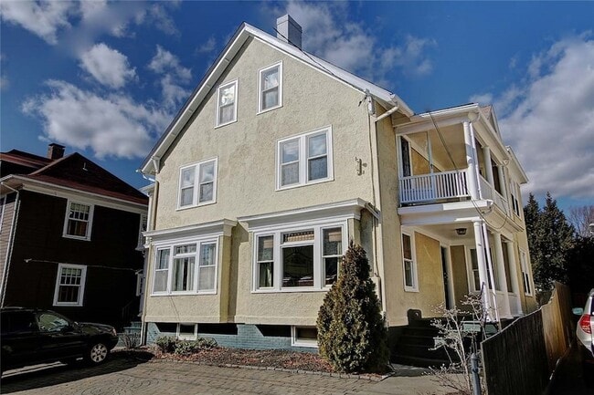 Building Photo - 118 Everett Ave