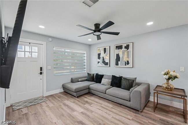 Photo - 92 Oak St