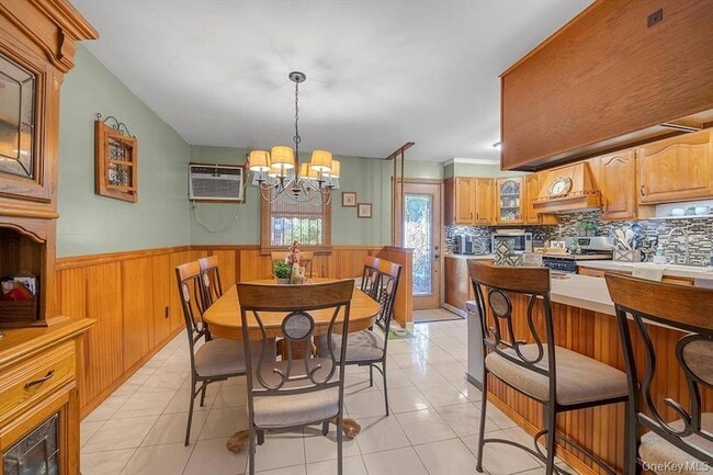 Photo - 2433 Young Ave