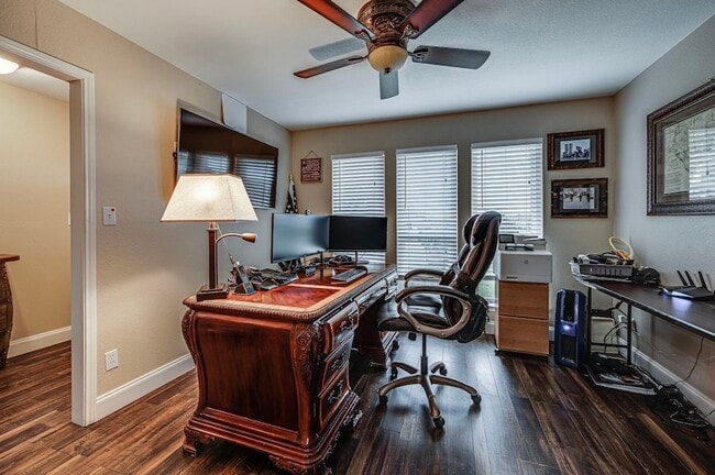 Photo - 211 Willow Creek Ct