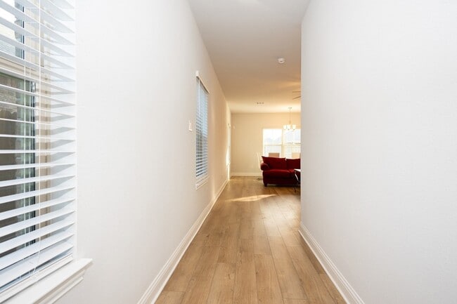 Photo - 409 Aurora Creek Ln