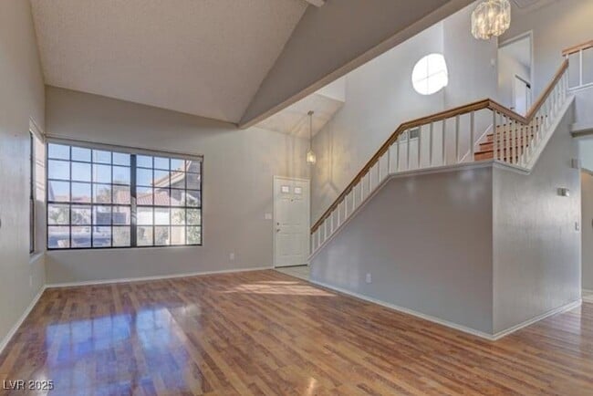 Photo - 356 Amalfi St